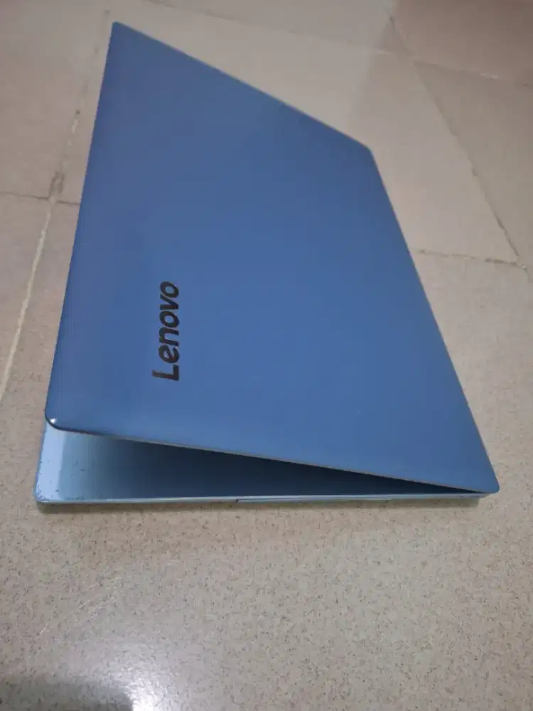 Bismillah dijual laptop Lenovo core i3 gen 6