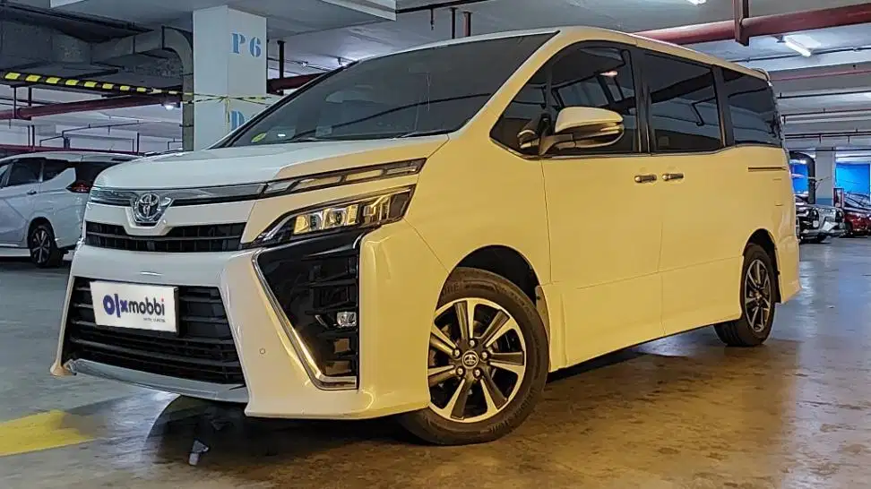 TDP 15JT Toyota Voxy 2.0 Bensin-AT Putih 2018