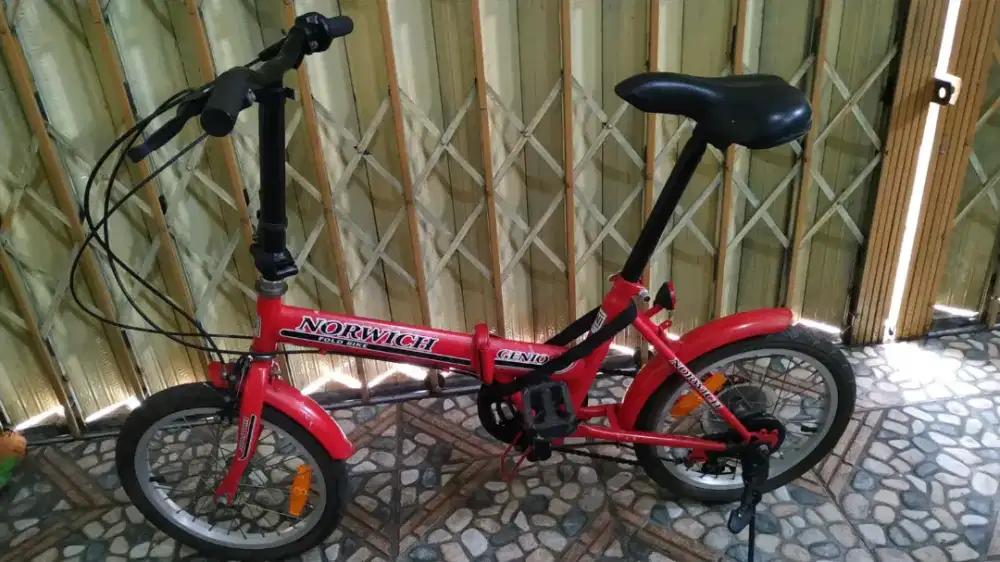 Sepeda lipat genio norwich merah ferrari