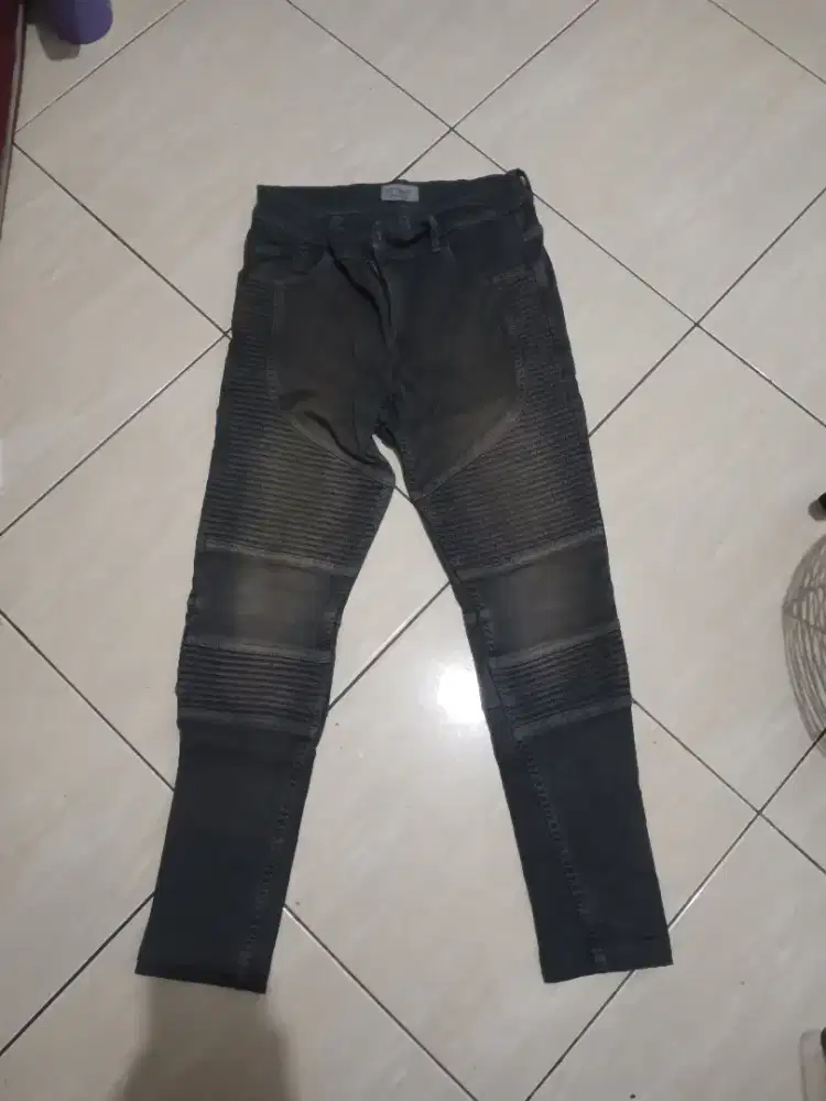 CELANA JEANS RIPPED ALA RUCAS SIZE 30