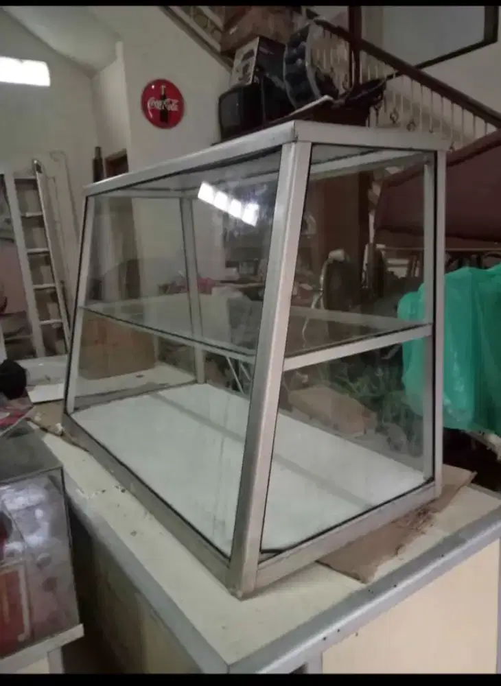 Etalase warteg bekas