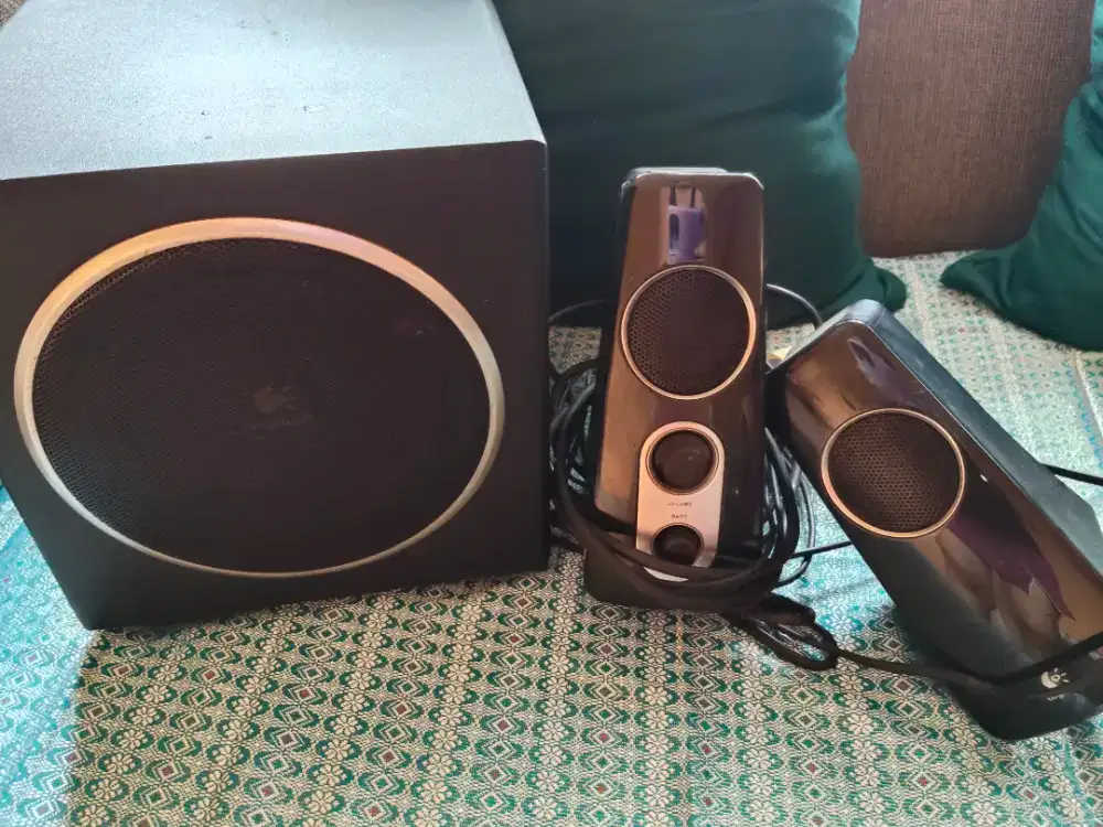 Speaker Logitech Z523