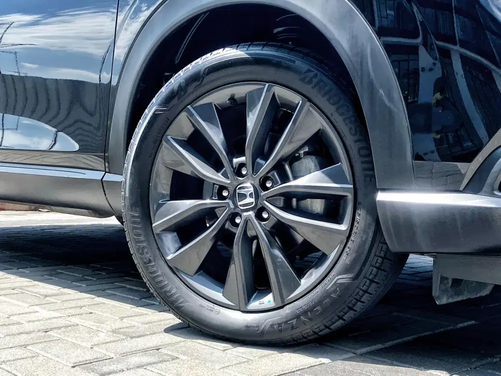 Honda HR-V 1.5 New SE Panoramic Bensin 2023 /2024 Hitam Nom Sunrofr