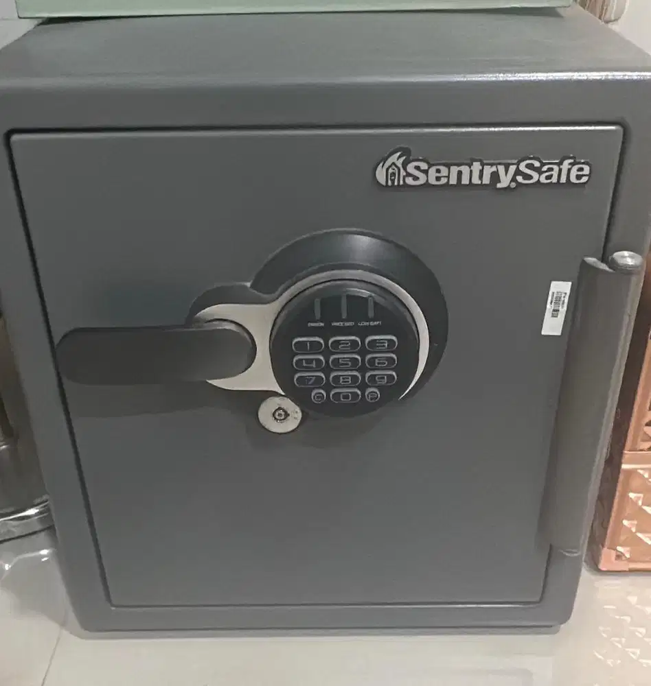 Brankas US sentry safe manual dan digital kondisi mulus