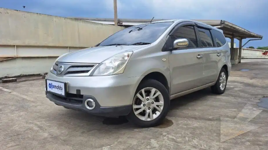 PROMO Nissan Grand livina 1.5 SV Bensin-MT 2012 ZVJ