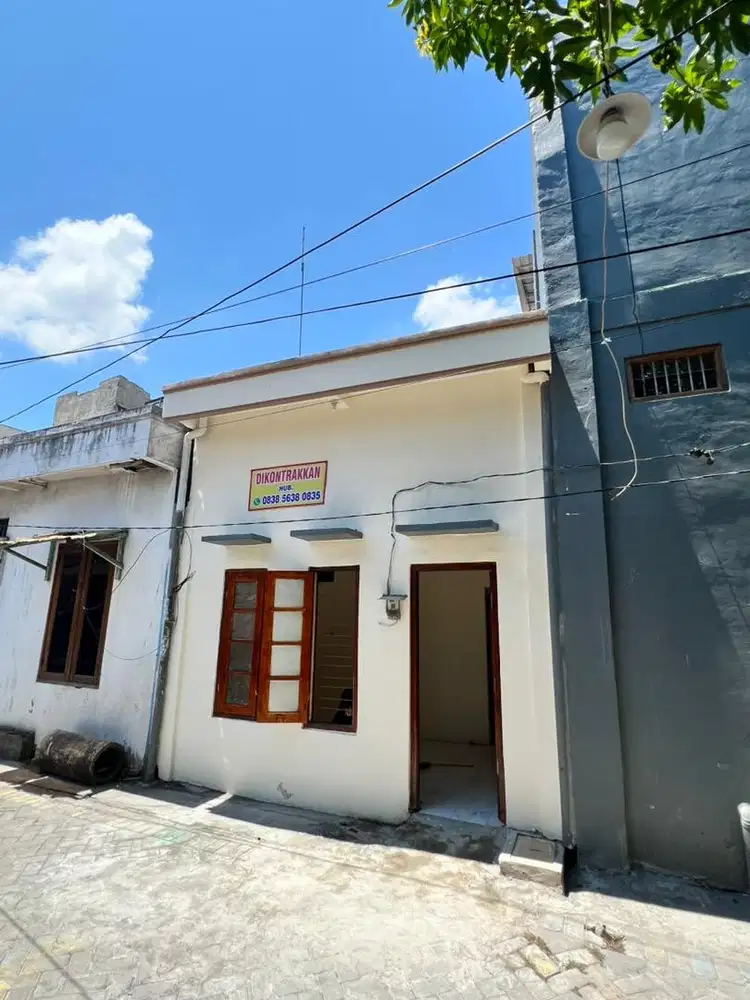 Di kontrakkan rumah kenjeran dekat kapasari