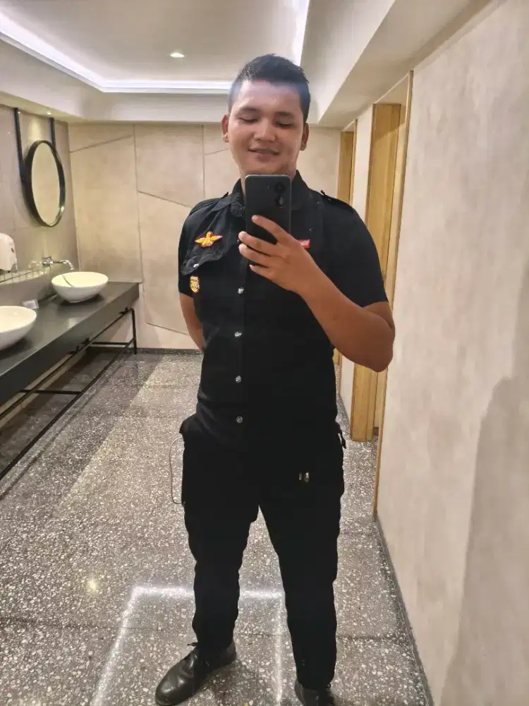 Kali aja ada yang nawarin kerjaan sebagai security atau driver pribadi