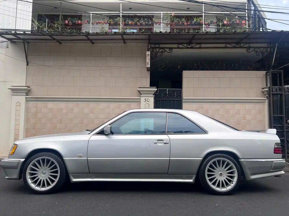 Mercedes-Benz 300CE 1990 AT Coupe