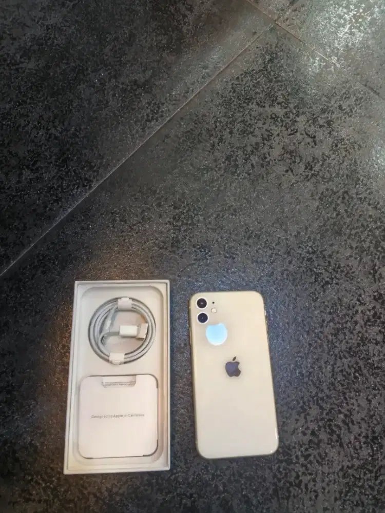 iphone 11 128gb so fr away