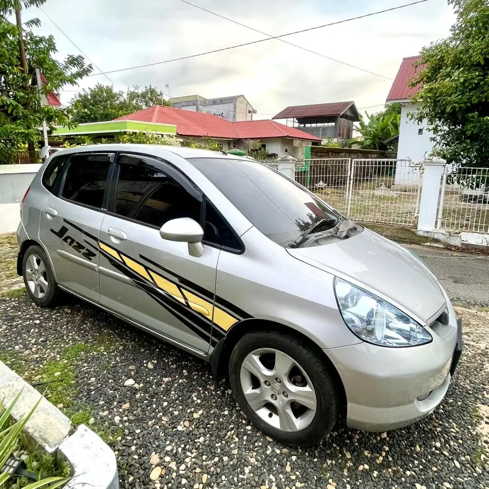 Mobil Honda Jazz idsi 2004 metic pakaian wanita