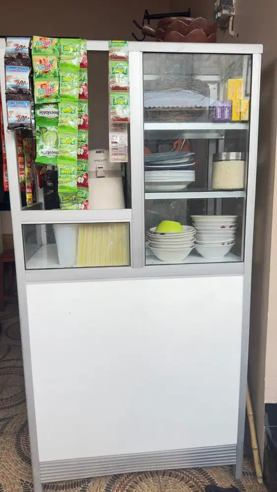 Etalase Jualan Bekas