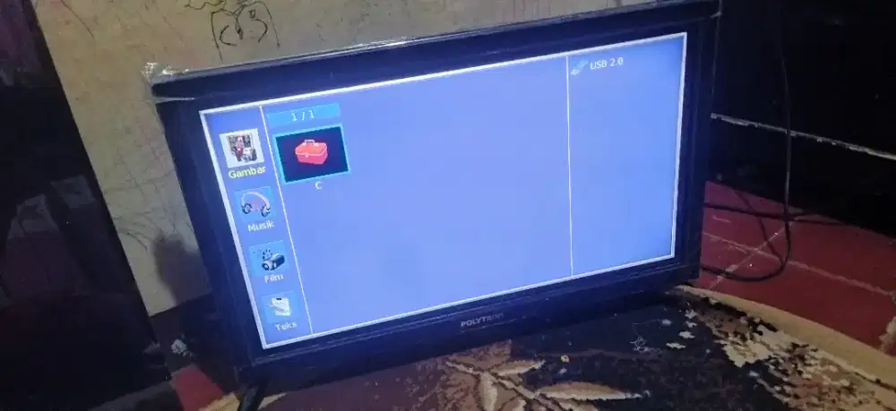 TV led polytron 24 inchi sudah digital..