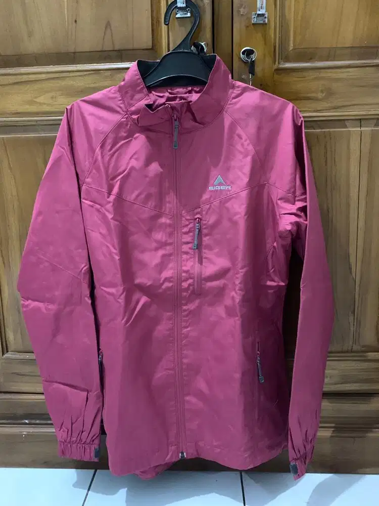 Jaket Eiger wanita