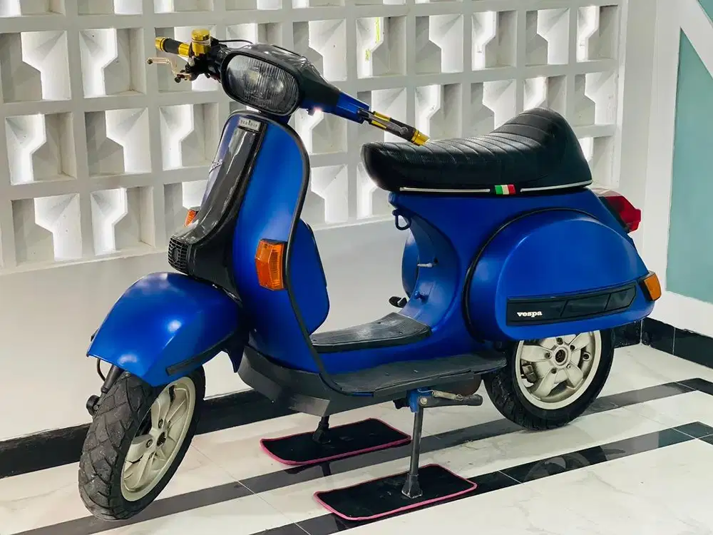 Piaggio vespa exlusive 2 biru restorasi plat N vespa px150 modif