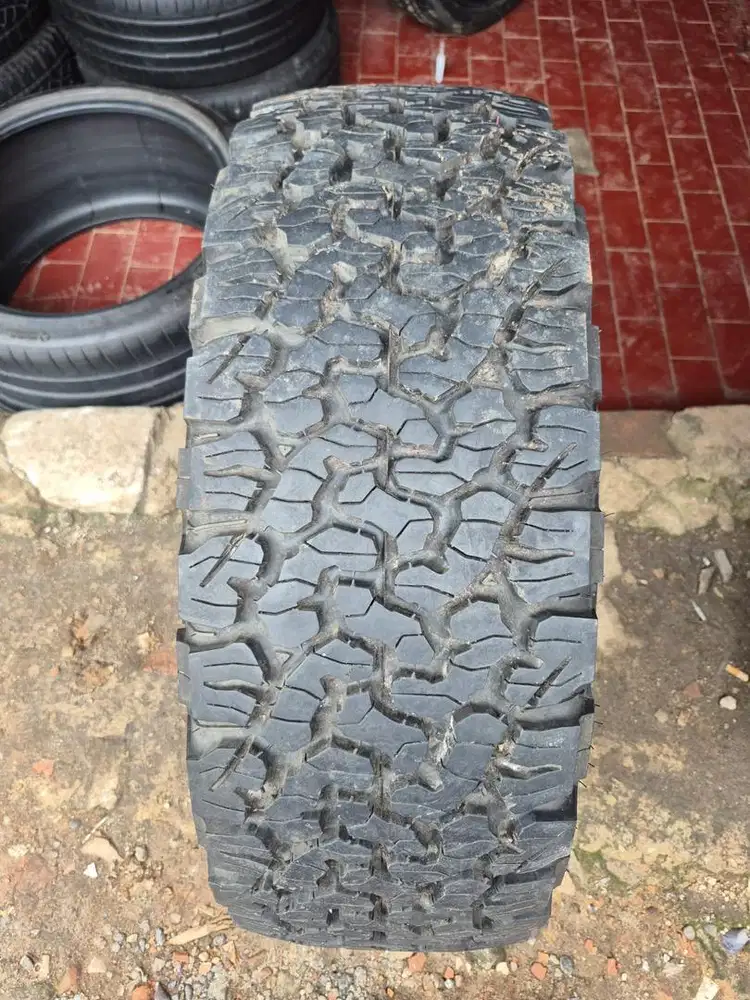 Ban serep Copotan Bf goodrich All terain KO2 T/A 275/65 R18 95%..1pcs
