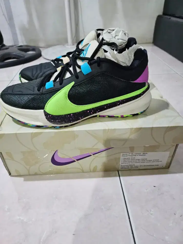 BU sepatu basket NIKE Zoom Freak [NEGO]