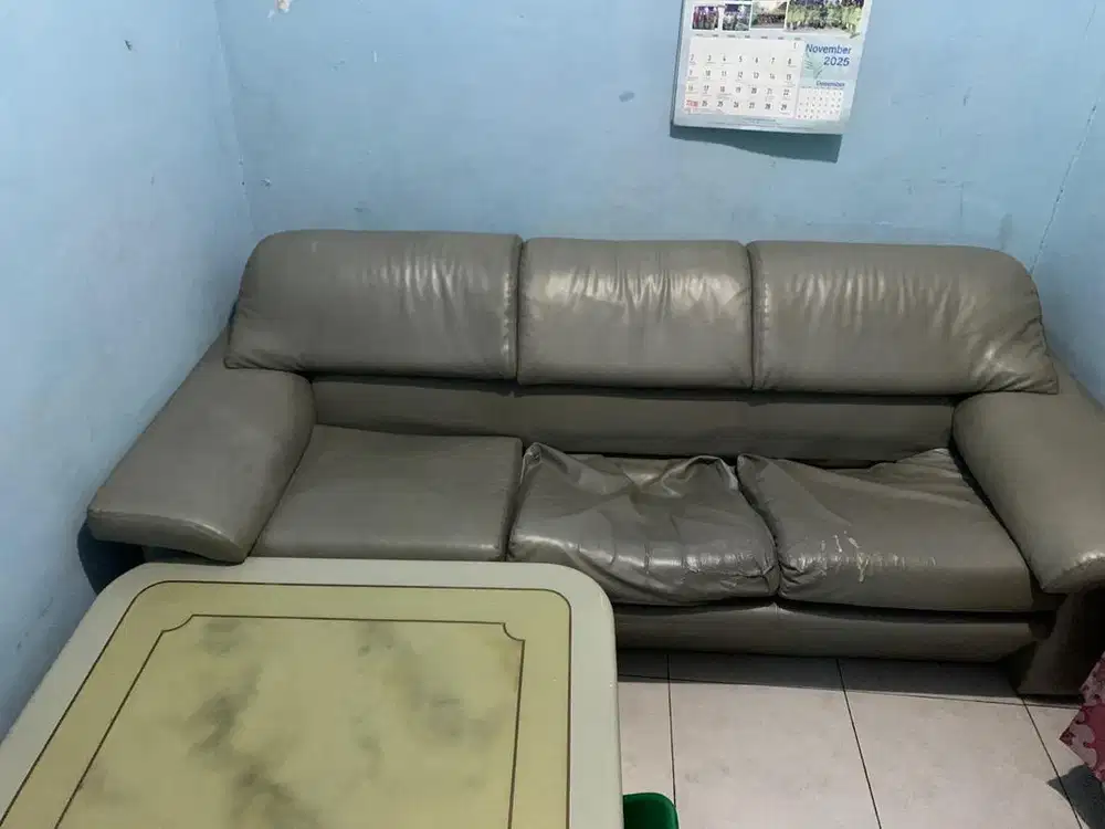 Dijual Sofa 1 set dengan meja