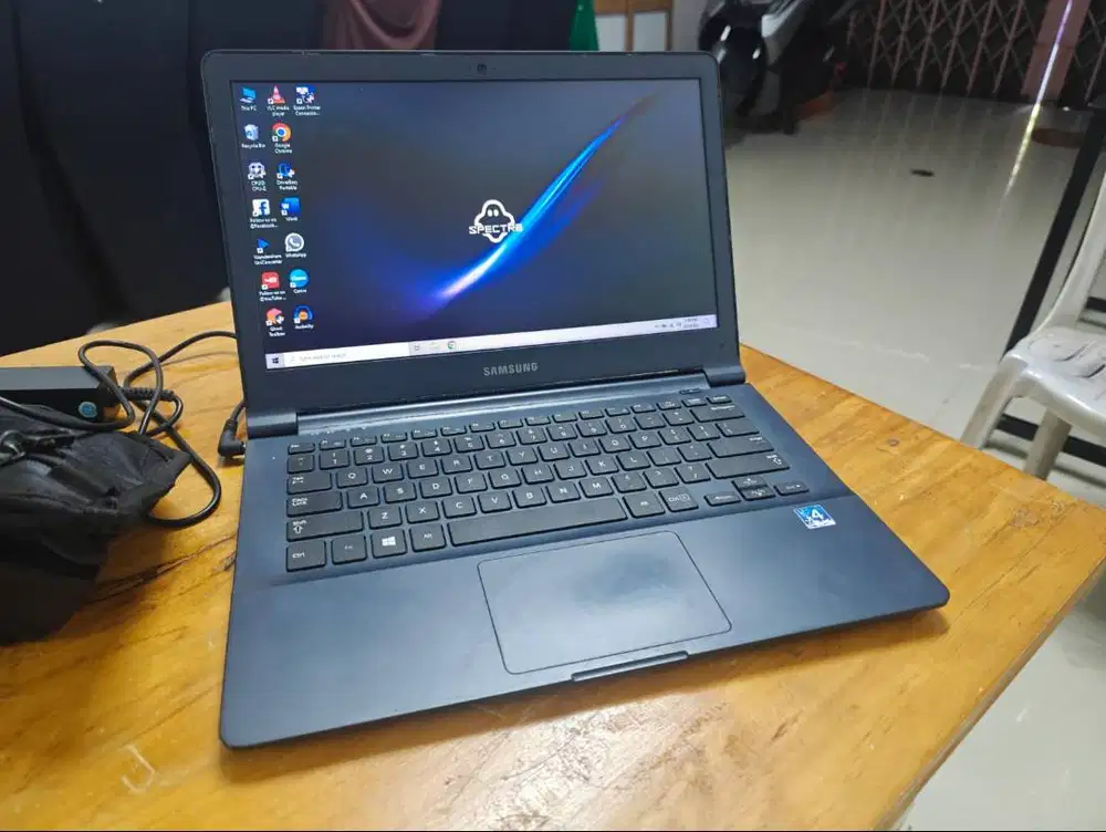 SALE Laptop murah ultrabook tipis Samsung Quadcore 1.4ghz all normal