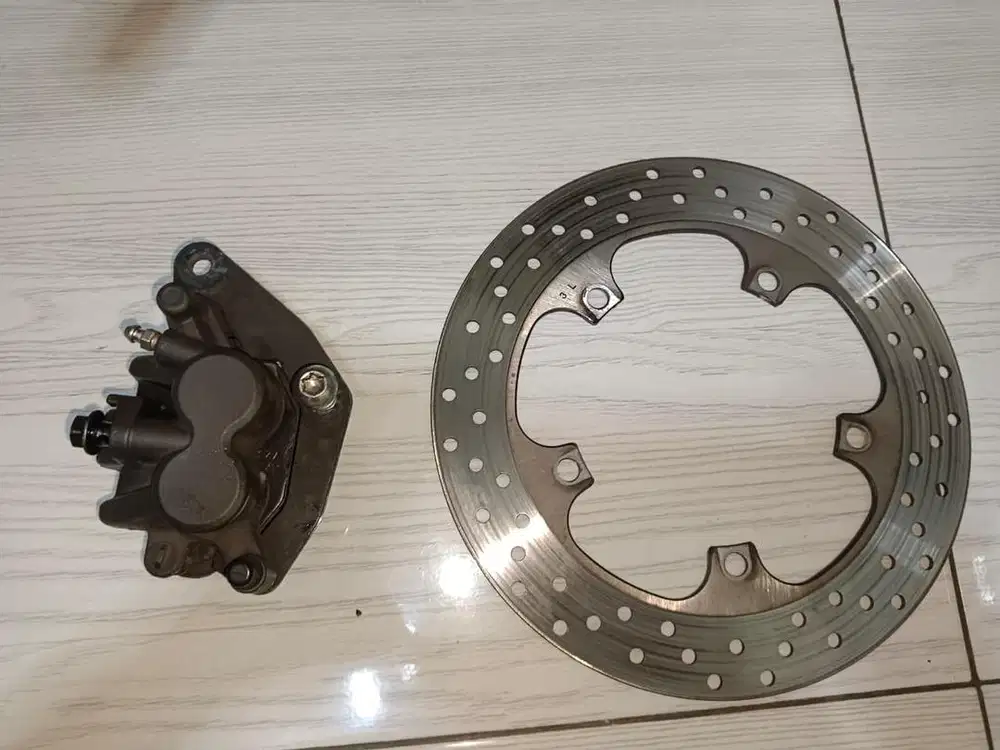 1 set cakram & kliper rem depan XMAX