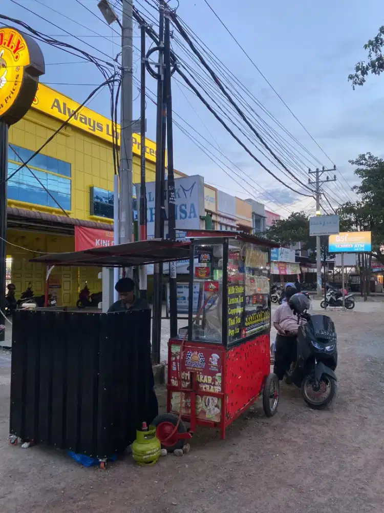 Dibutuhkan segera tenaga kerja di bagian burger kebab roti bakar