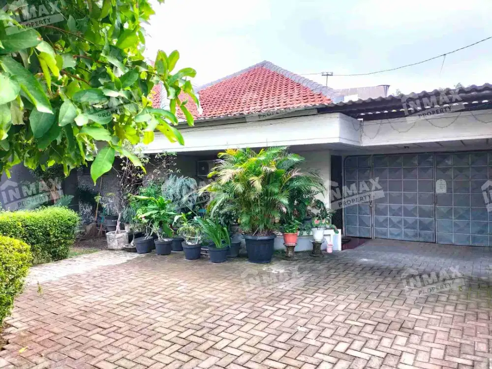 dijual rumah luas kutisari surabaya dekat kampus UK Petra,Sierr,Raya A Yani nego keras cocok untuk kos,kantor