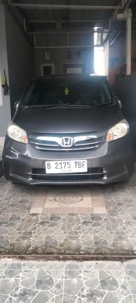 Honda freed e psd 2013