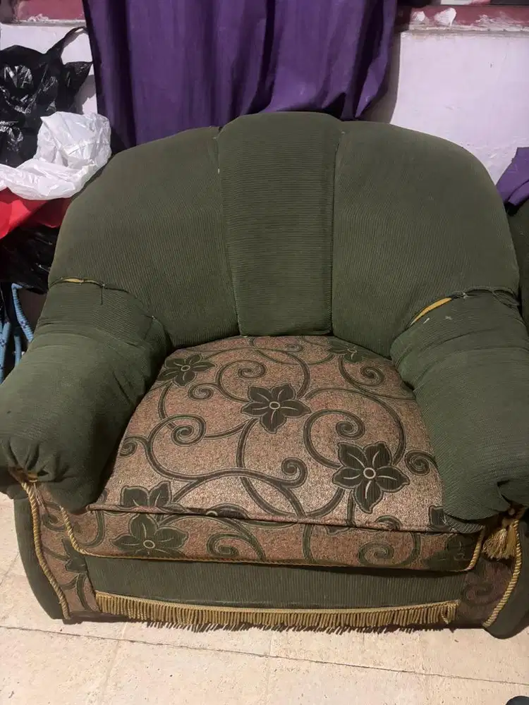 Sofa bekas yang masih layak pakai