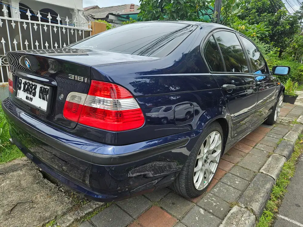 BMW 318i 2003 Bensin