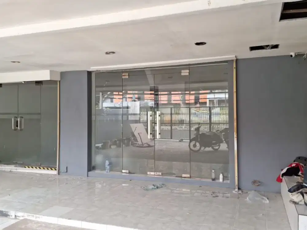 Murahh Disewakan atau Dikontrakan rumah usaha di Kartini Surabaya. Dekat Pandegiling dekat imam bonjol dekat basuki rahmat