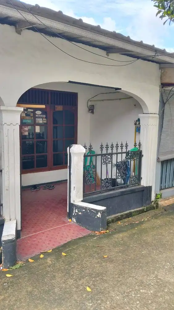 Dijual Cepat! Rumah Strategis 2 Lantai di JL Leli II Depok (bisa nego)
