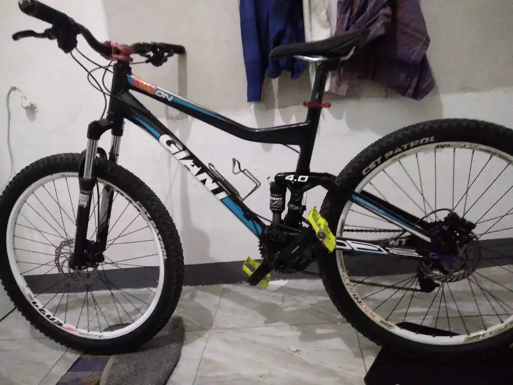 sepeda Giant fullsus