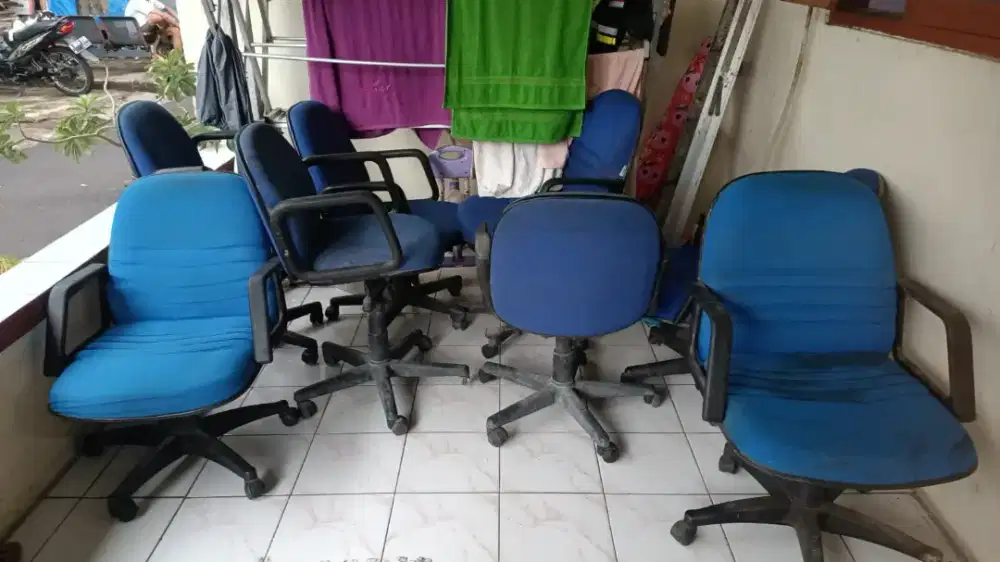 Kursi staff eks kantor