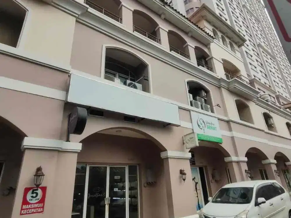 Disewakan Ruko 3 Lantai Strategis Bersih Siap Pakai Apartemen Gading Mediterania