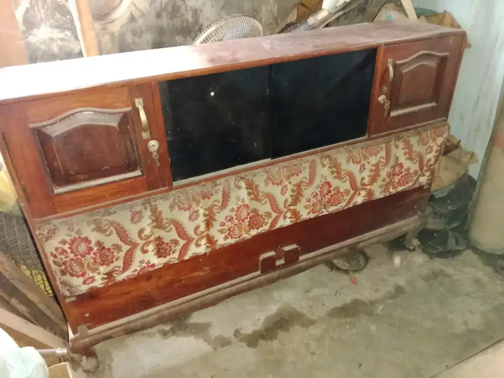 Tempat tidur bahan kayu jati