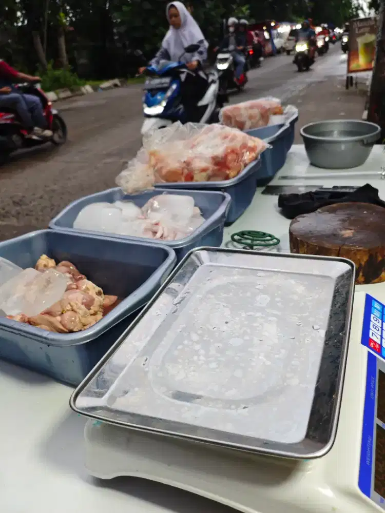 Karyawan Ayam Potong