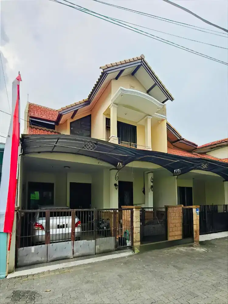 DIJUAL RUMAH 2 LANTAI SIAP HUNI