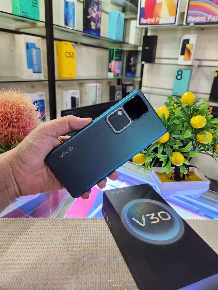 Vivo V30 5G Ram (8+8) 16Gb/ 256Gb Fullset Ori 100% Like New Bergaransi