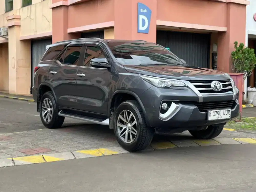DP 8jt Fortuner 2.4 VRZ 2018 Diesel AT 4x2 Toyota Abu non TRD bs TT