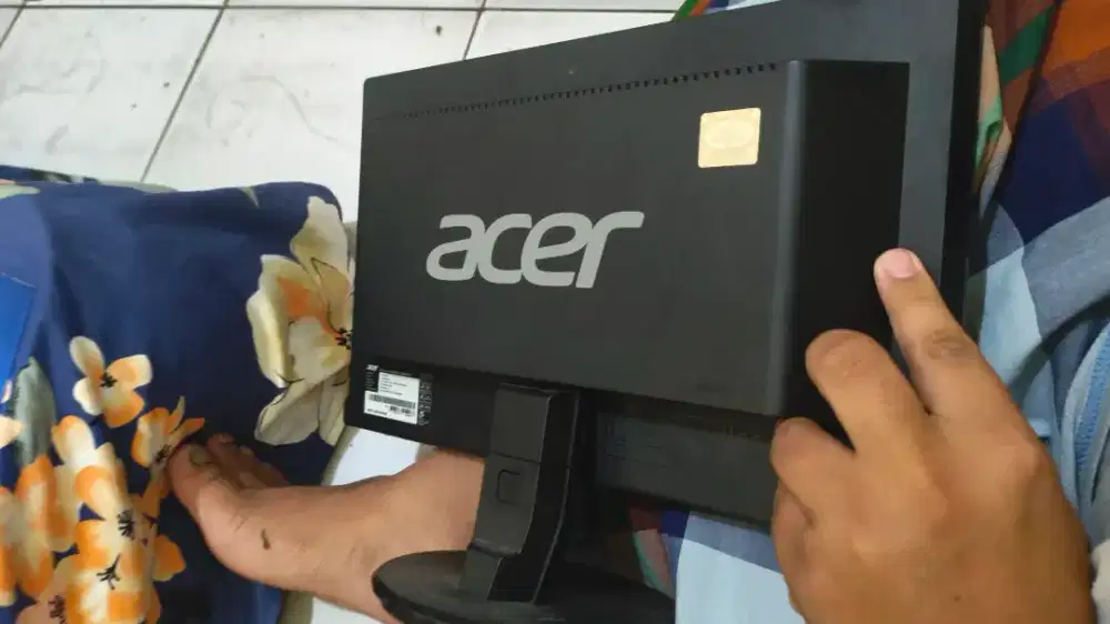 DIJUAL MONITOR 16INCH MASIH BAGUS