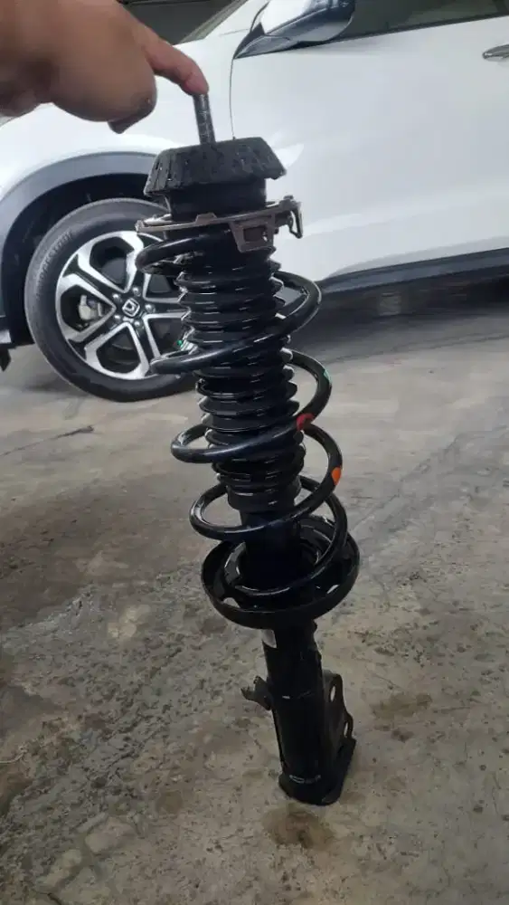 Dijual shockbreaker dan arm honda hrv matic 2021