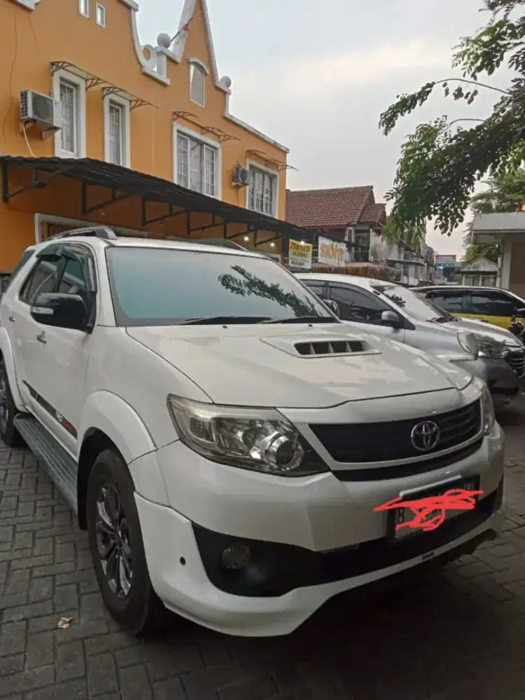 Toyota Fortuner TRD Sportivo At Diesel Tahun 2013 Warna Putih