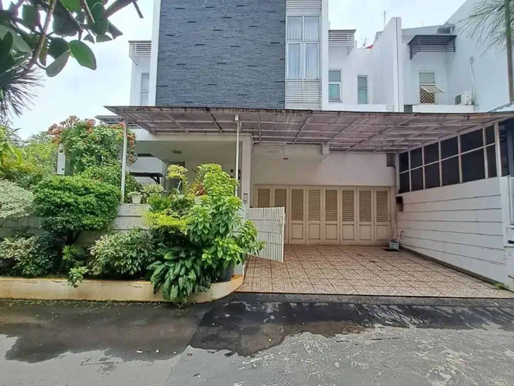 Rumah dijual 2 Lantai, Ada Swimming Pool, Komplek Billy Moon, Pondok Kelapa, Jakarta Timur Dekat Tol Becakayu