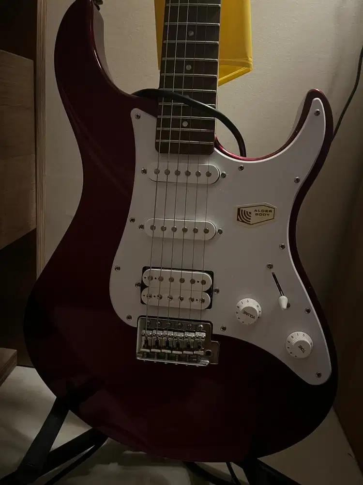 Jual Gitar YAMAHA PACIFICA (Include AMPLI DAN KABEL)