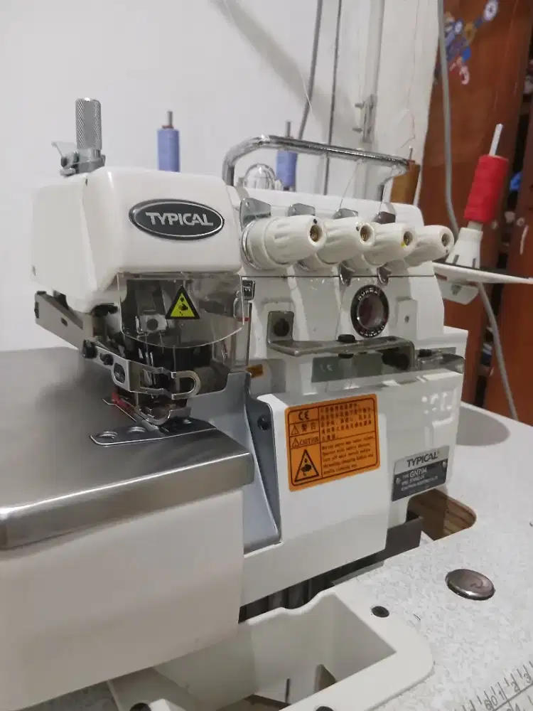 Di jual mesin jahit tepi/ obras Tipe GN 794