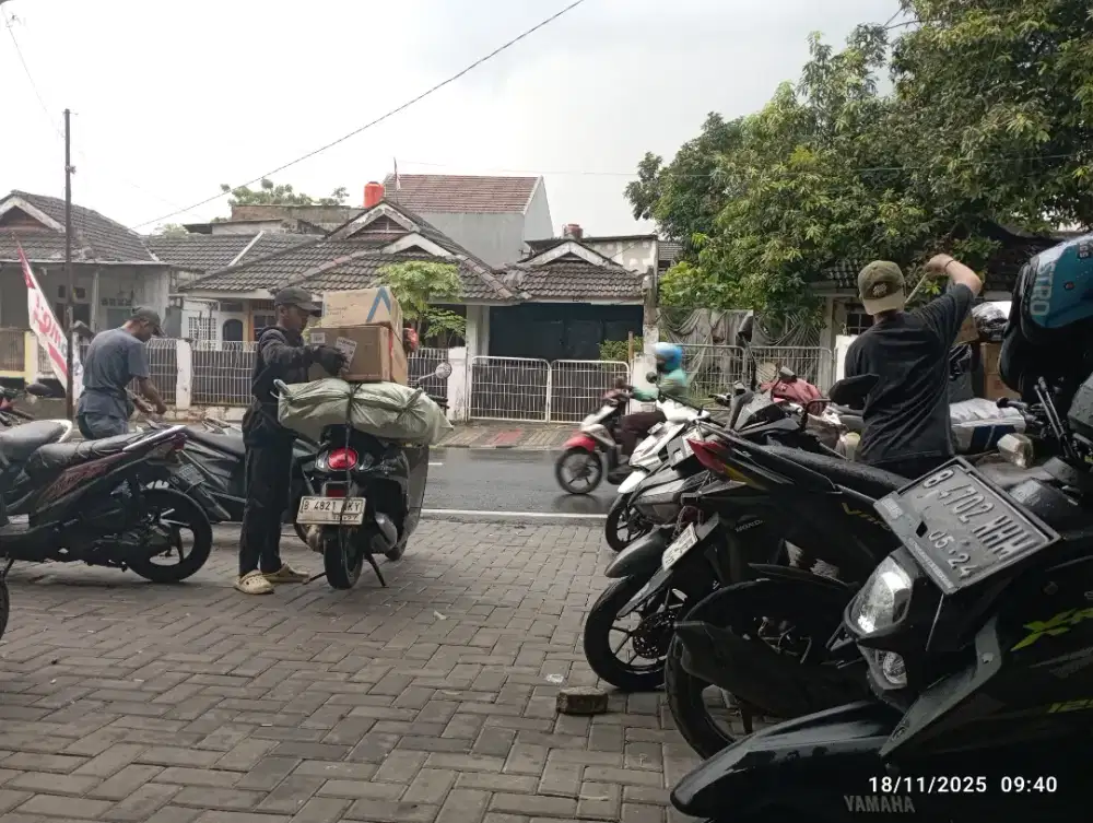 Expedisi GTL (goto logistik) kurir motor tiktokshop x tokopedia