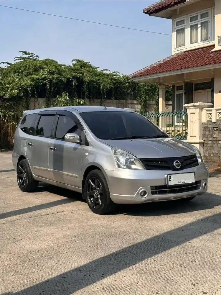 Nissan Grand Livina 1.5 Ultimate AT 2012