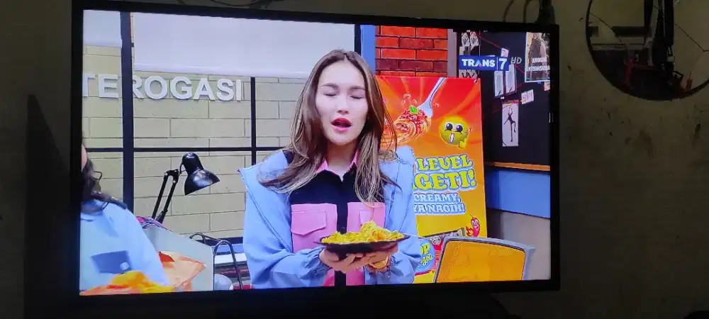 LG 42 inch,bening ,kinclong,mulus