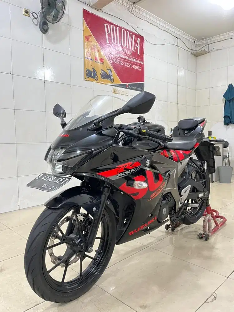 SUZUKI GSX R150 2018 Low KM 22rb SURAT READY PLAT B DKI