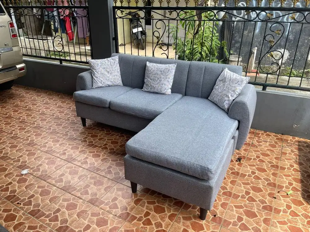 sofa L grey kondisi 90%  free 3 bantal bersih