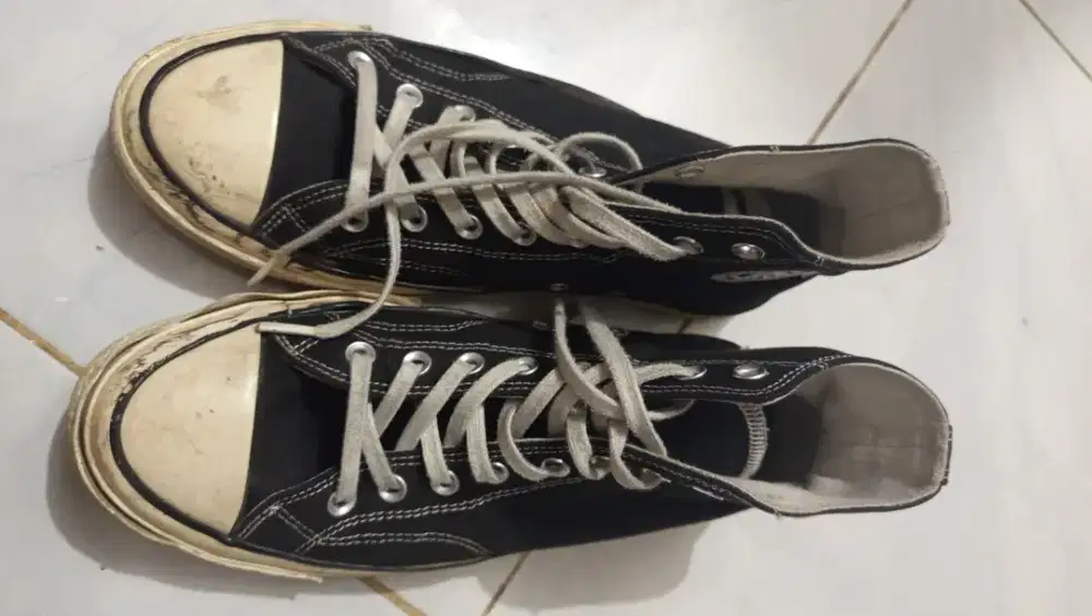 Sepatu Converse Hitam - HSC 2025